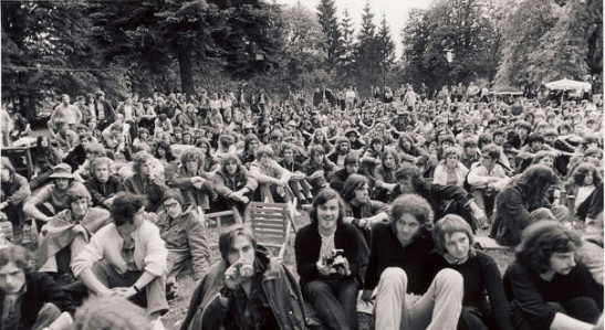 Kulturtransfair  Gemeinsamer Besuch & Führung durch „POP 1900 – 2000“